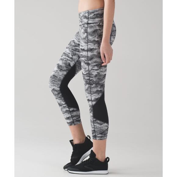 Lululemon Pace Rival Crop 22" Leggings Power Luxtreme Hazy Days White Black SZ 4 - Picture 11 of 11